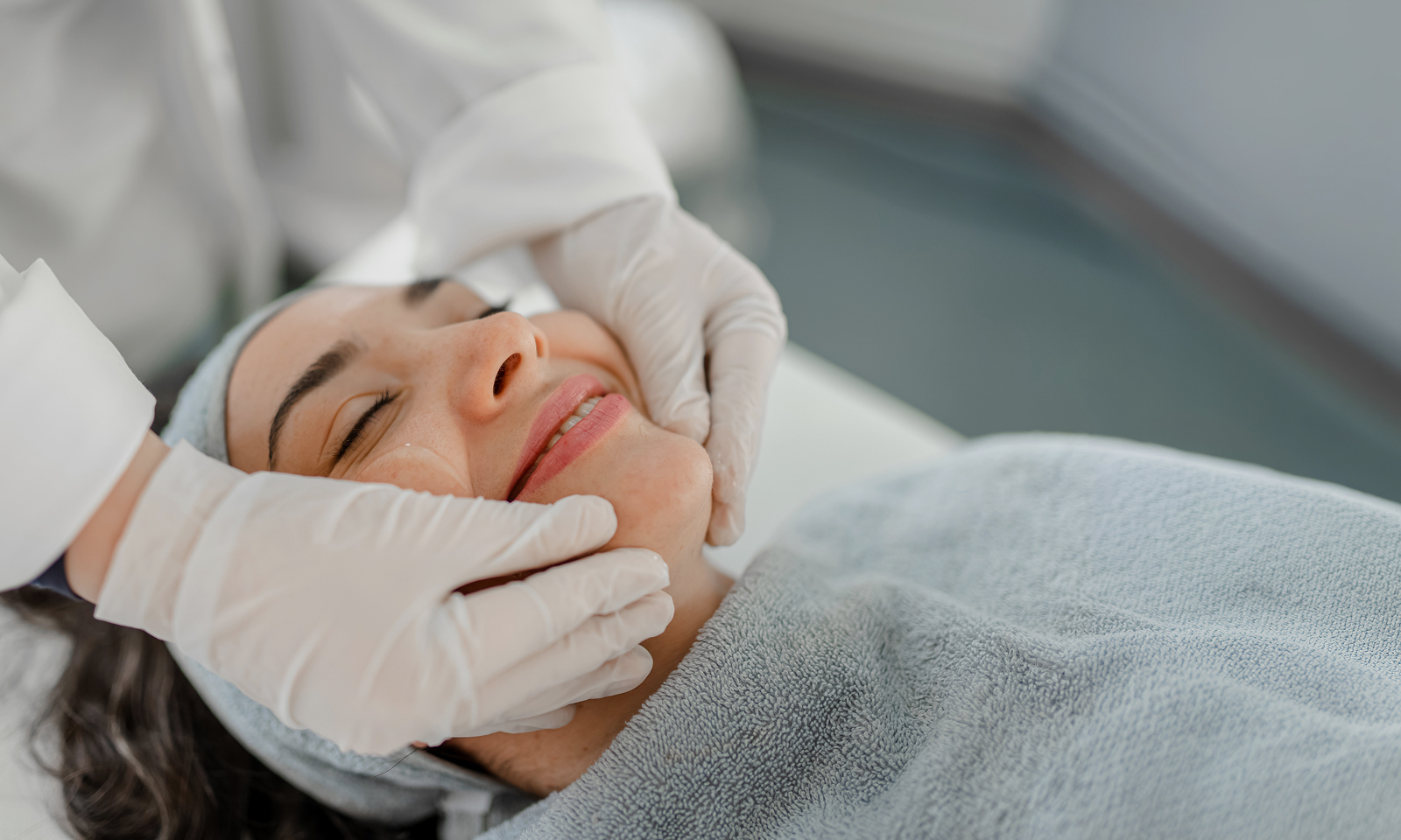 woman receiving a beauty treatment